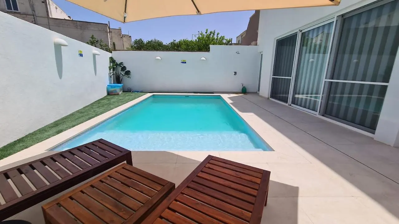 The Poolside Bliss Villa San Gwann