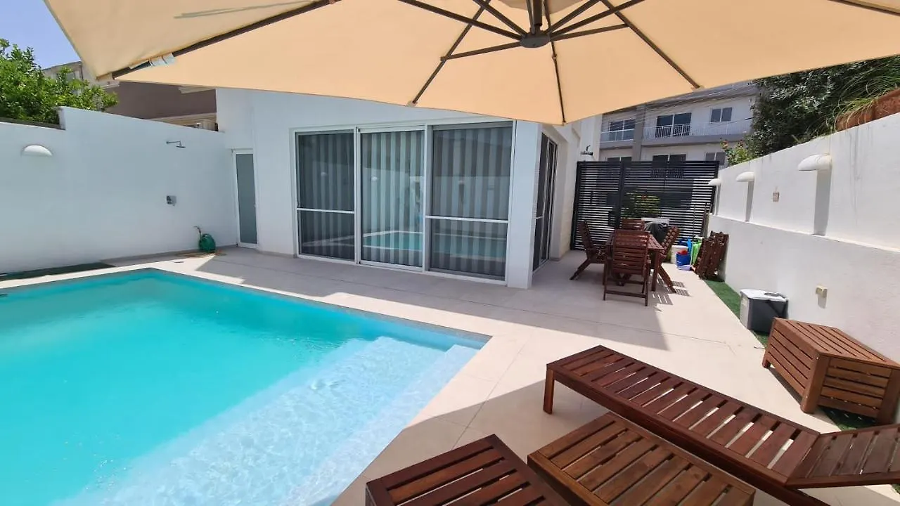 The Poolside Bliss Villa San Gwann